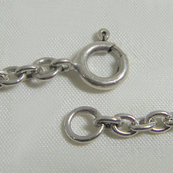 (ch1379)Silver chain with classic round links.